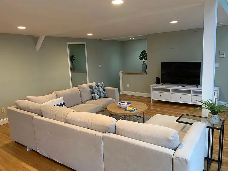 378 Thames St #7 — Photo 3