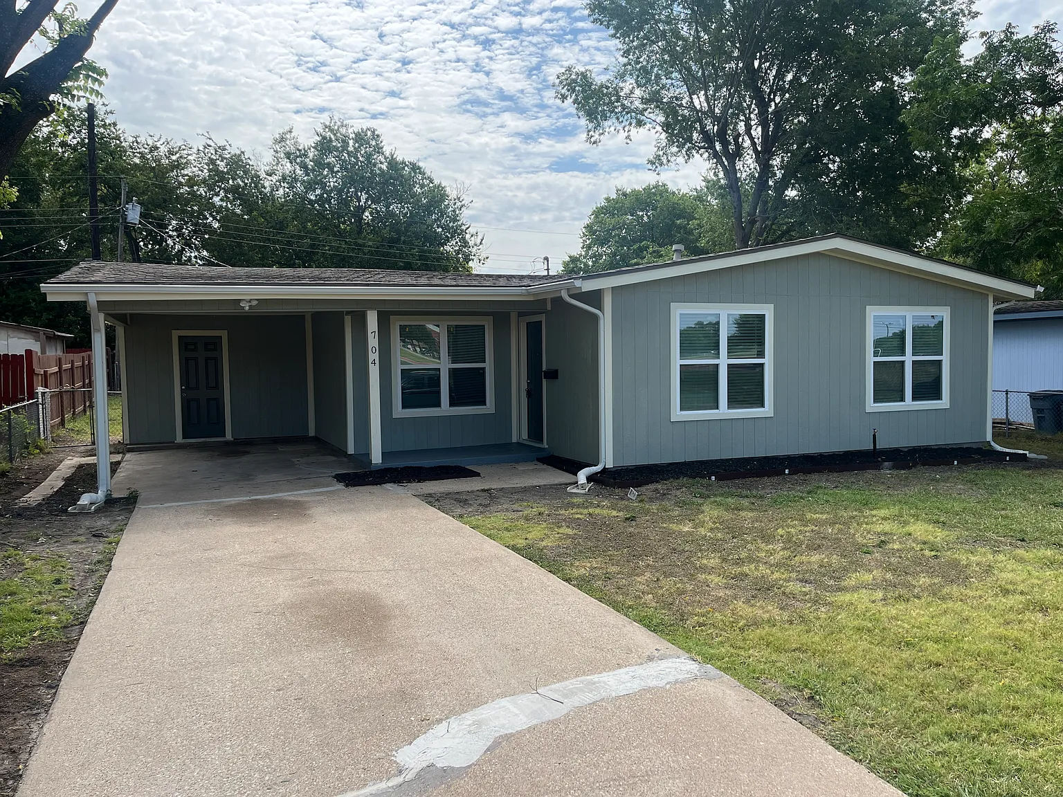 3 bed, 891 sqft, $1,650 — Photo 1