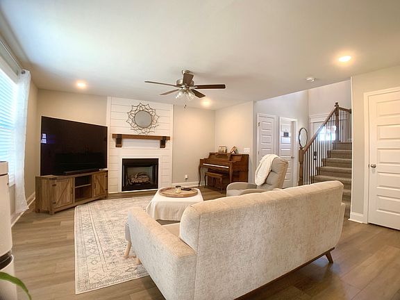 4th image of 898 Limestone Way