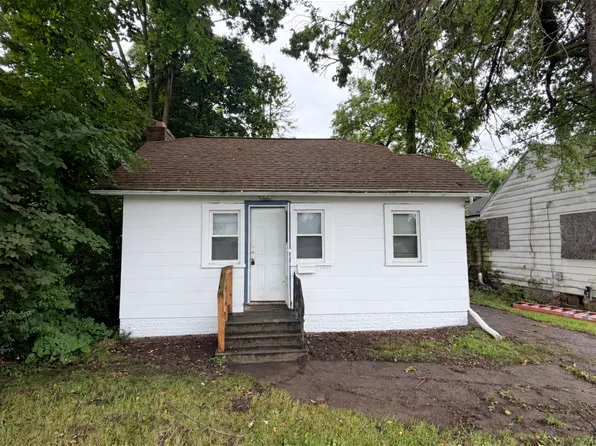 2957 Mackin Rd, Flint, MI 48504
