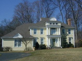 100 Stroll Rock Cmn, Fairfield, CT 06430