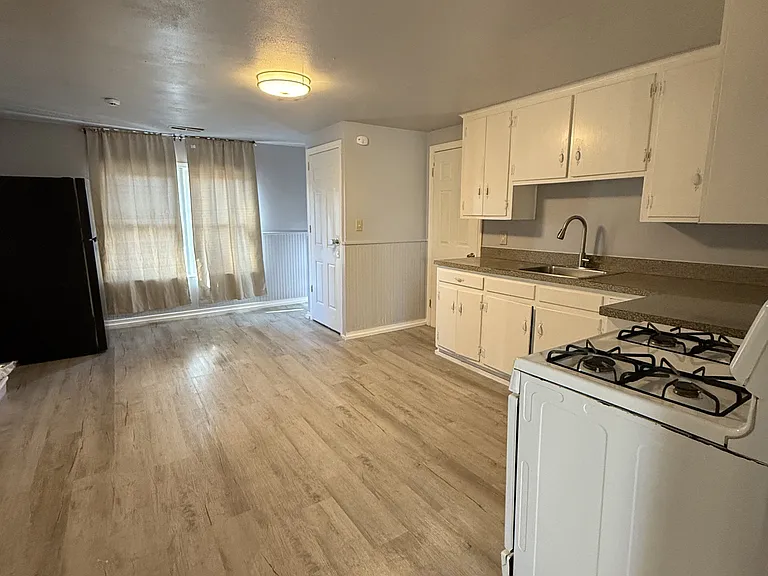 28 Cedar St #3 — Photo 19