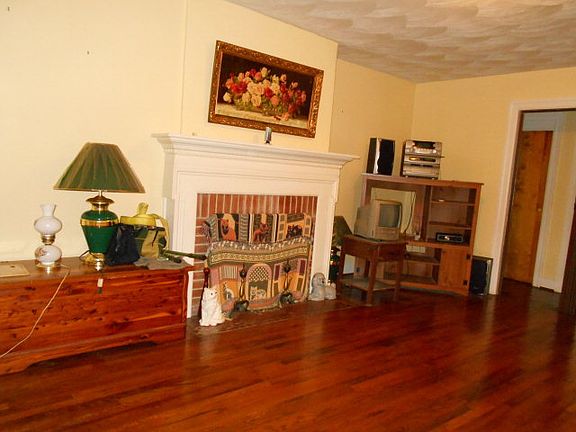 5th image of 1703 Clarksville Dr