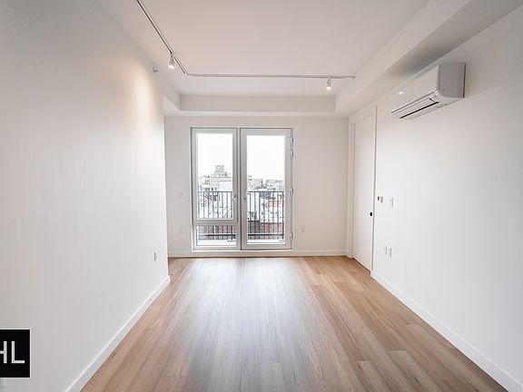 3rd image of 931 Carroll St #902