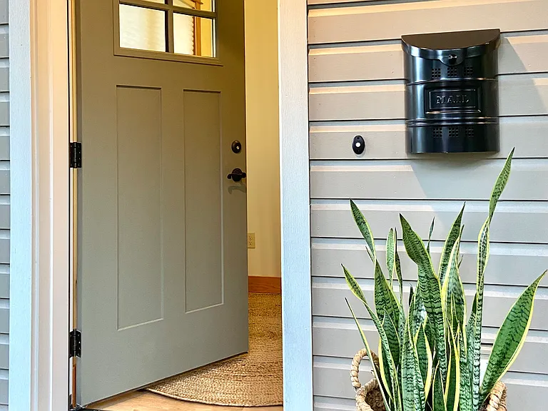 Private dedicated entry for Unit #2