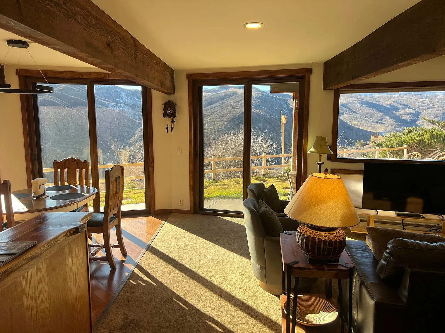 2 bed, 1.0 bath, 1496 sqft, $7,155 — Photo 2