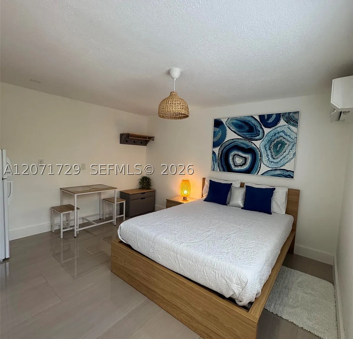 Studio, 1.0 bath, 200 sqft, $1,300 — Photo 2