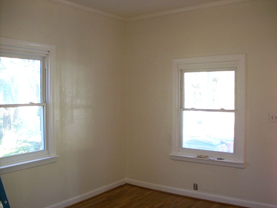2nd image of 1930 Moss St