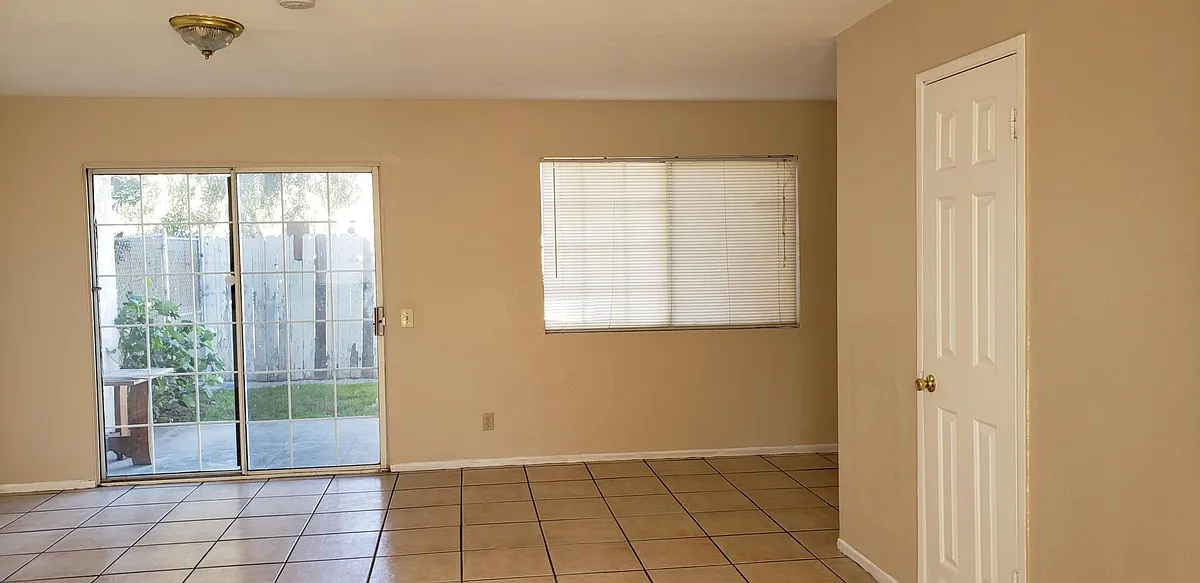 Living room / Dining room - 1728 Conejo Dr