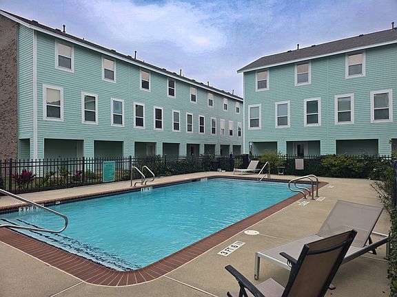 4th image of 3100 75th St APT 11