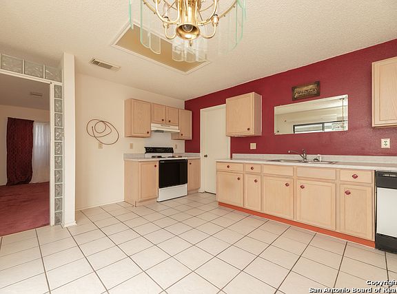 3rd image of 9643 Kashmir Dr