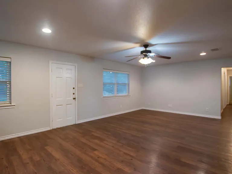 2110 Inwood Cir — Photo 6