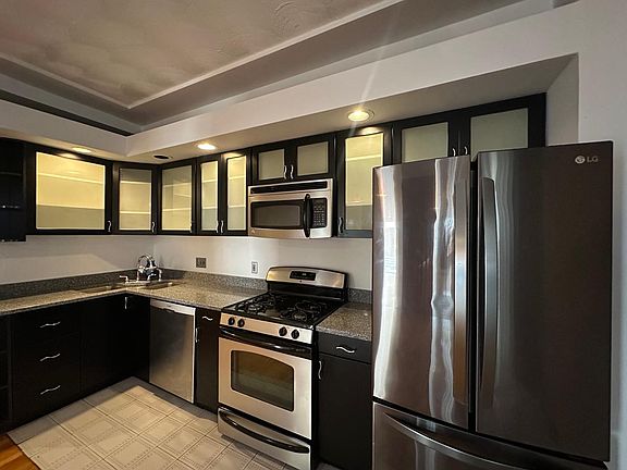 2nd image of 7 Douglass St #1