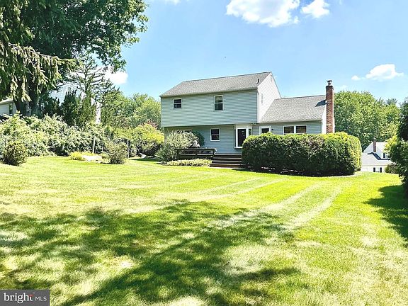 3rd image of 808 Joeck Dr