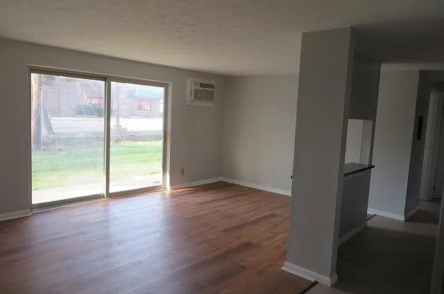 24325 Detroit Rd — Photo 5