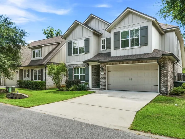 46 Laurel Oaks Dr, Freeport, FL 32439