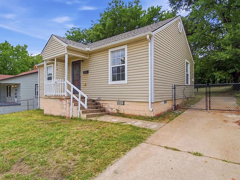 1305 Bellevidere Dr — Photo 2