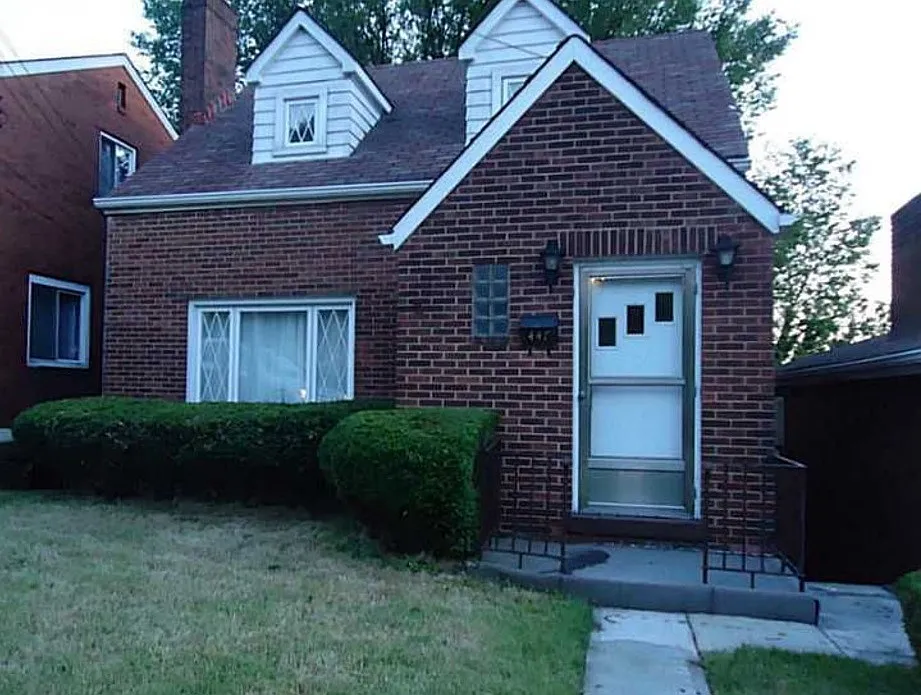 447 Wilson Ave photo 1