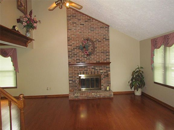 3rd image of 9373 Hadway Dr