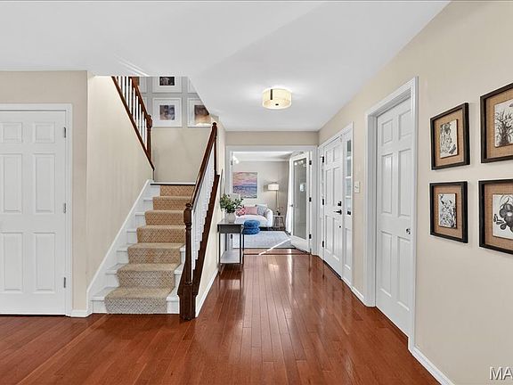 3rd image of 623 Kenilworth Ln