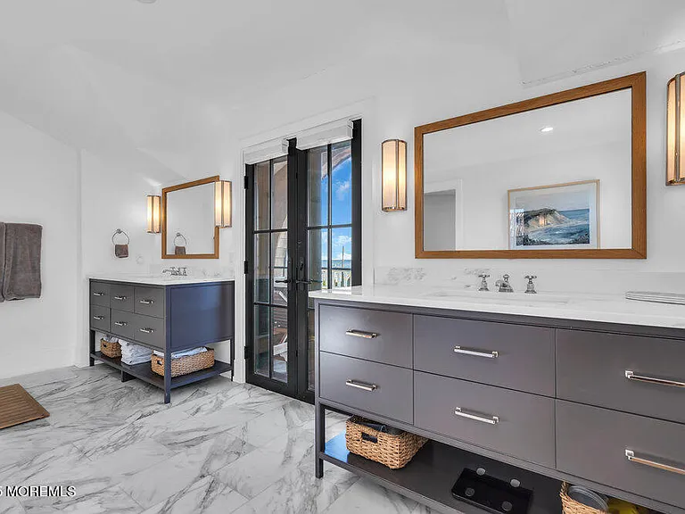 802 1st Ave — Photo 38