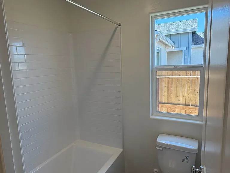 656 Skyler Ln — Photo 8