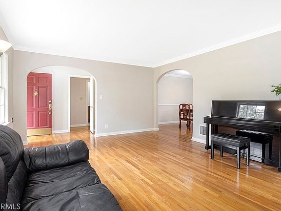 3rd image of 2963 Sheffield Rd