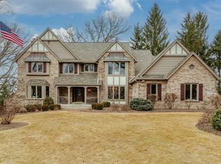 19510 Buckingham Pl, Brookfield, WI 53045