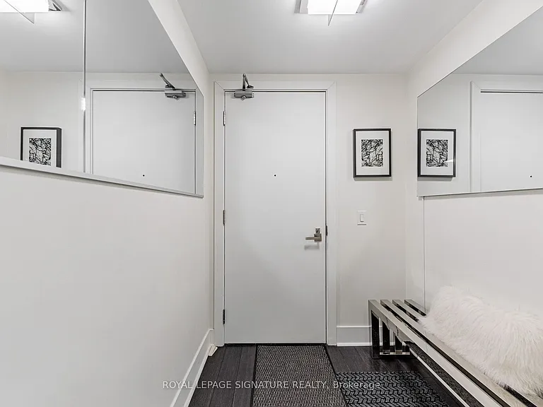 32 Davenport Rd #1303 — Photo 2