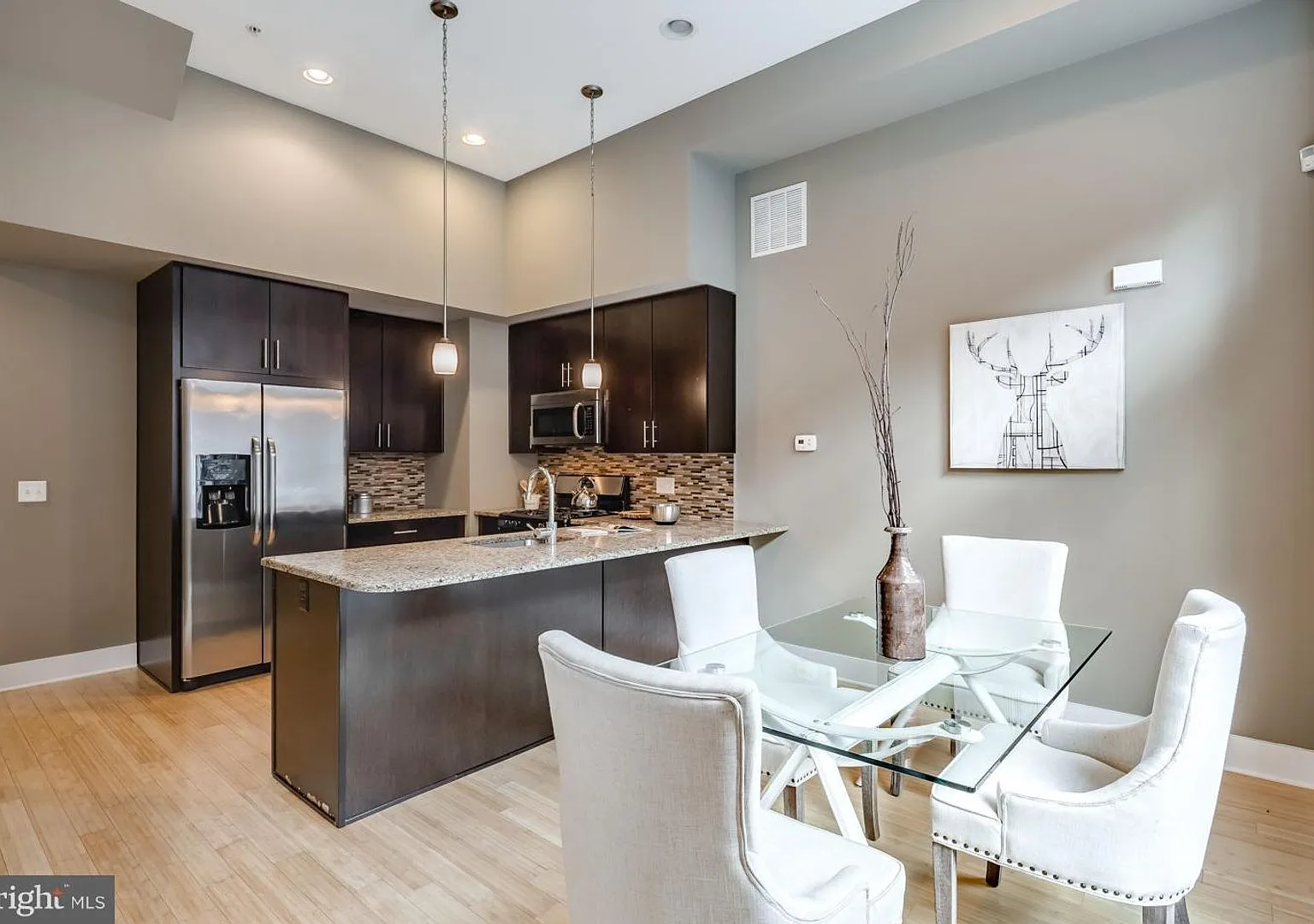 Bella Vista Townhome with Parking — Photo 2