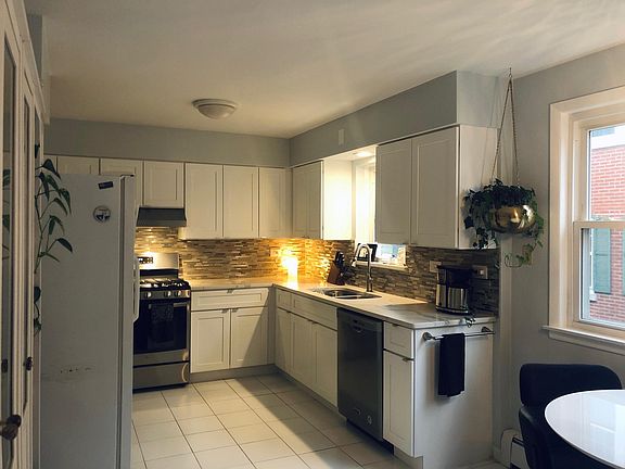 4th image of 3851 N Lowell Ave #1