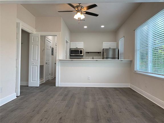 5th image of 2711 N Ridgewood Ave #1