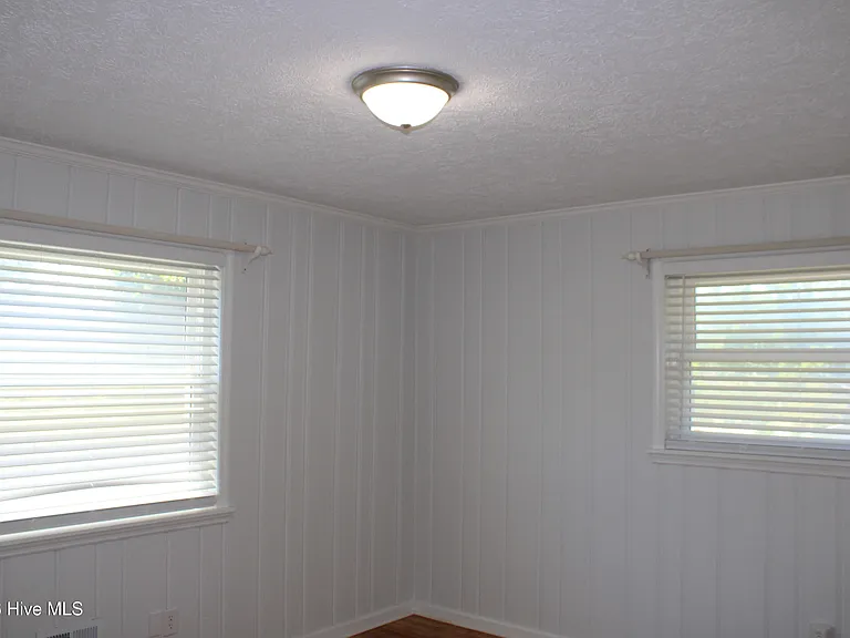 916 Stanton Dr — Photo 22