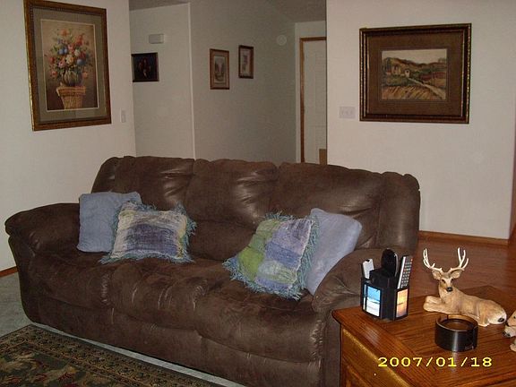 Livingroom to entry