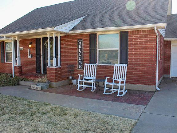 3rd image of 1601 Maple Ave