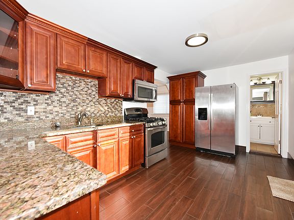 4th image of 187 Lincoln Ave Floor 1