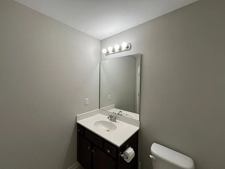 310 Princess Pl — Photo 21