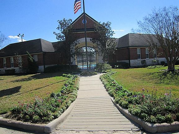 DOWN THE STREET FROM POOL & PARK !