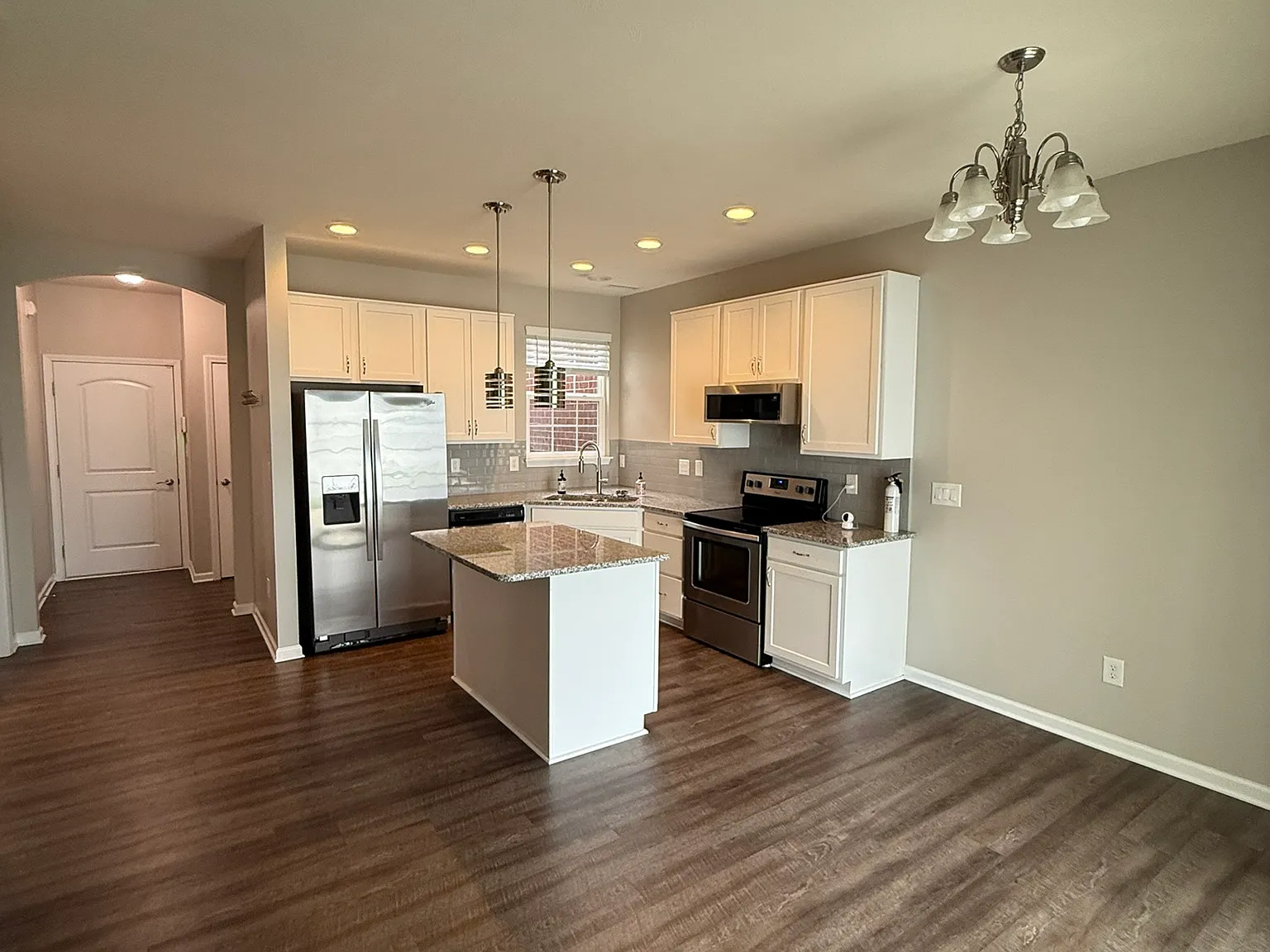 3 bed, 2.5 bath, 1878 sqft, $2,200 — Photo 4