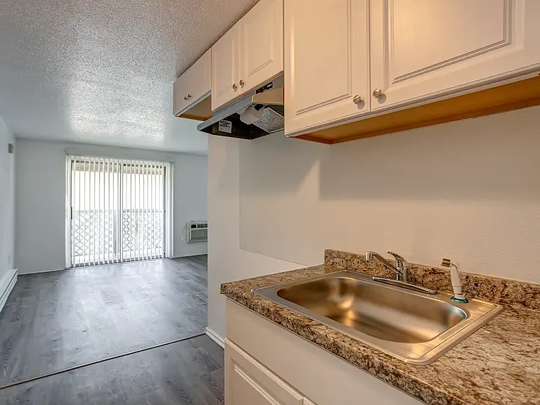 Hillcrest Apartments — Photo 7