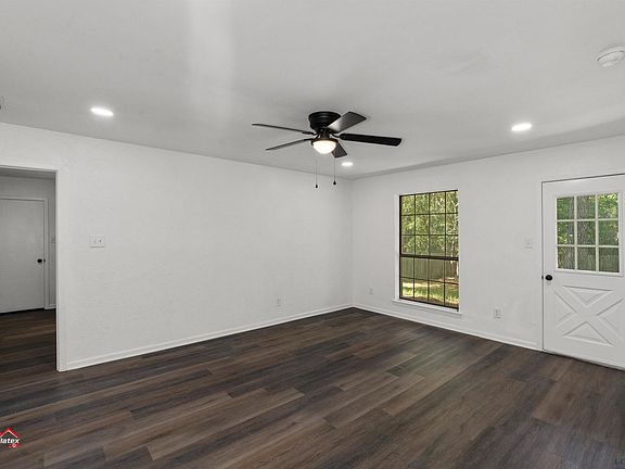 4th image of 1123 Rolling Hills Dr