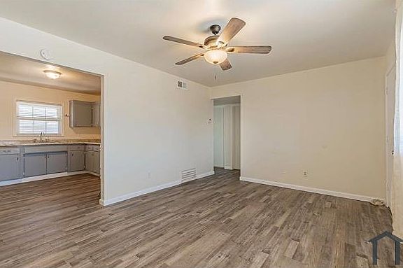 5th image of 151 E 24th Pl #151