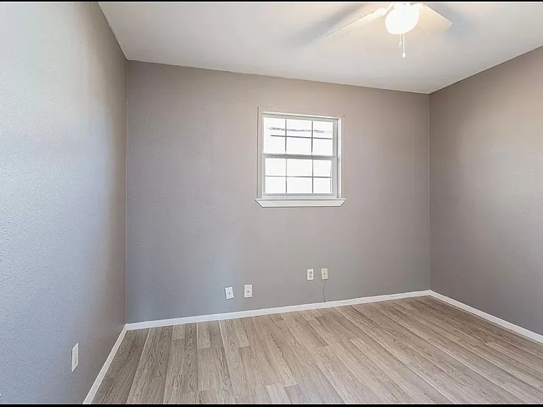4900 E Stassney Ln — Photo 10