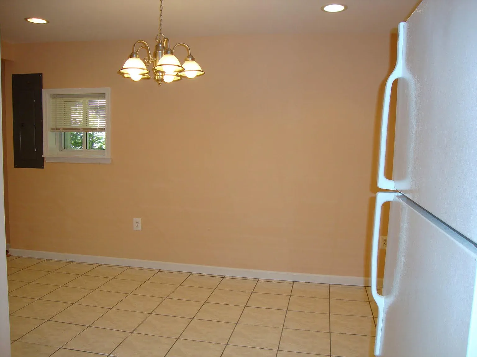 2 bed, 1200 sqft, $1,600 — Photo 4