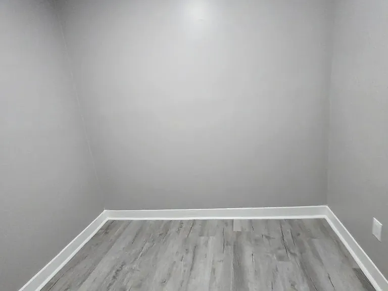 125-127 Redwood Ave #1B — Photo 11