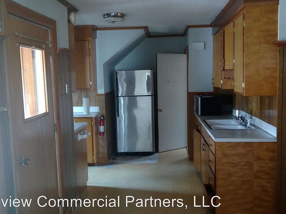 2nd image of 239 Cartier St #3