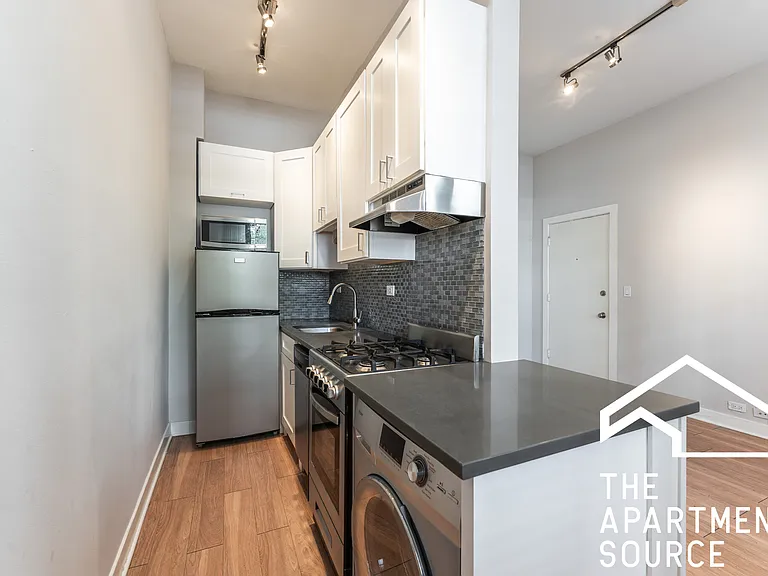 511 W Belmont Ave #2 — Photo 2