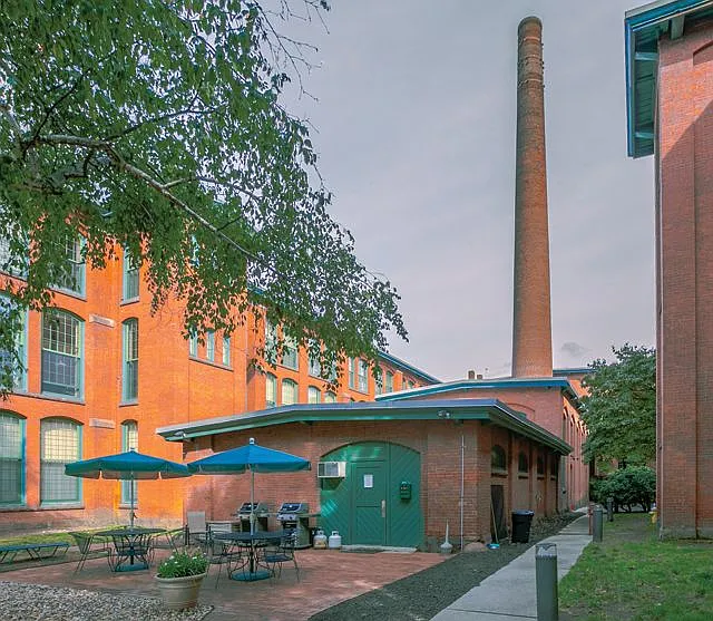 Ribbon Mill Apartments — Photo 4