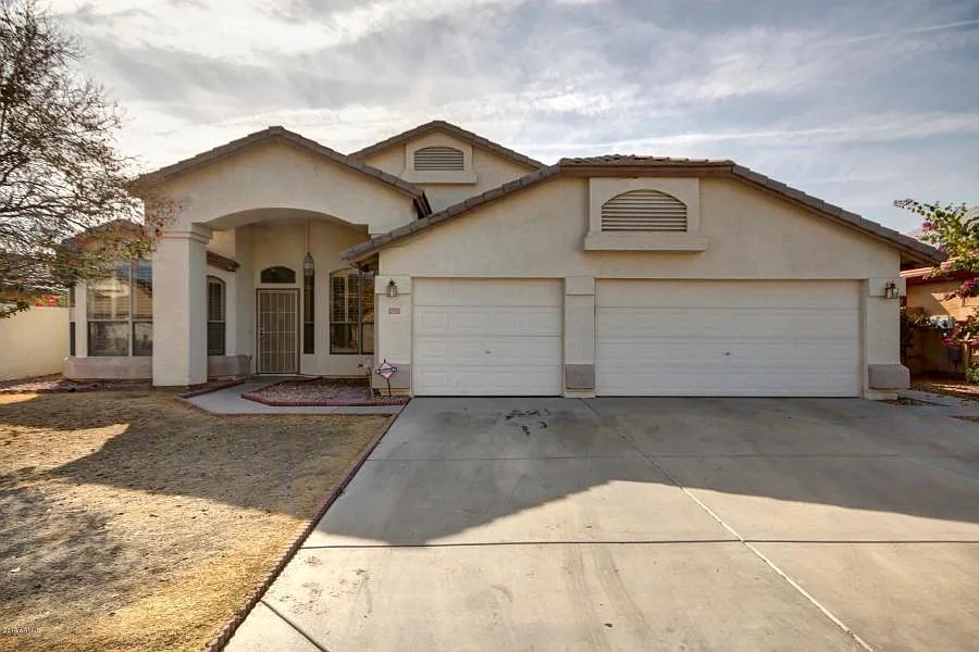 12715 W Cambridge Ave