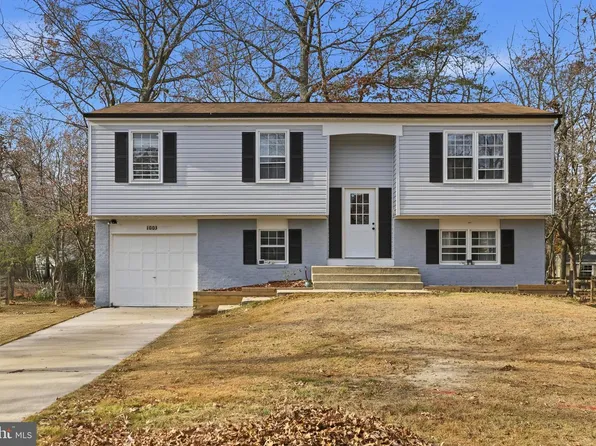 1003 Poston Dr, Waldorf, MD 20602